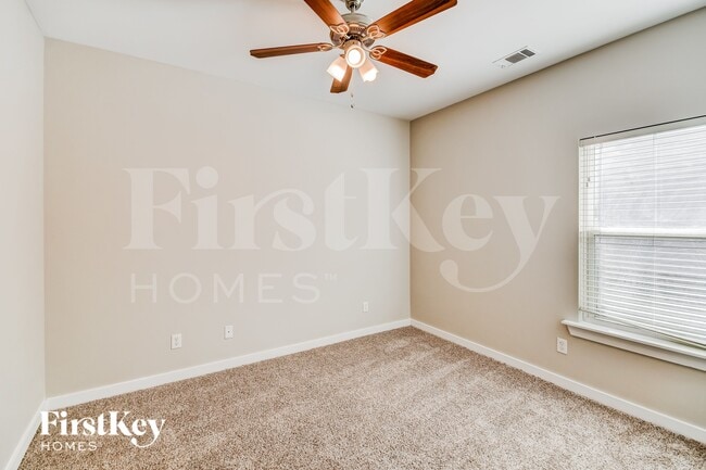 Building Photo - 285 Hathaway Ln