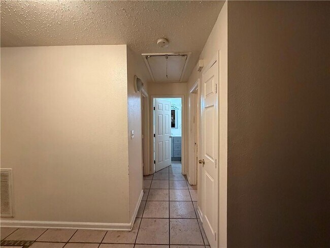 Building Photo - 3708 Shangri-La Dr