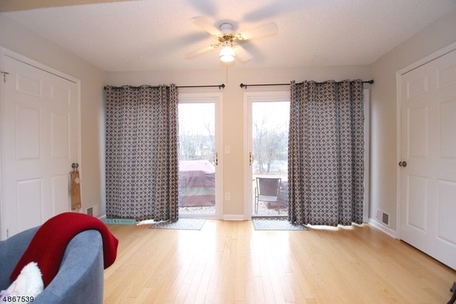 Building Photo - 303 Brokaw Ct