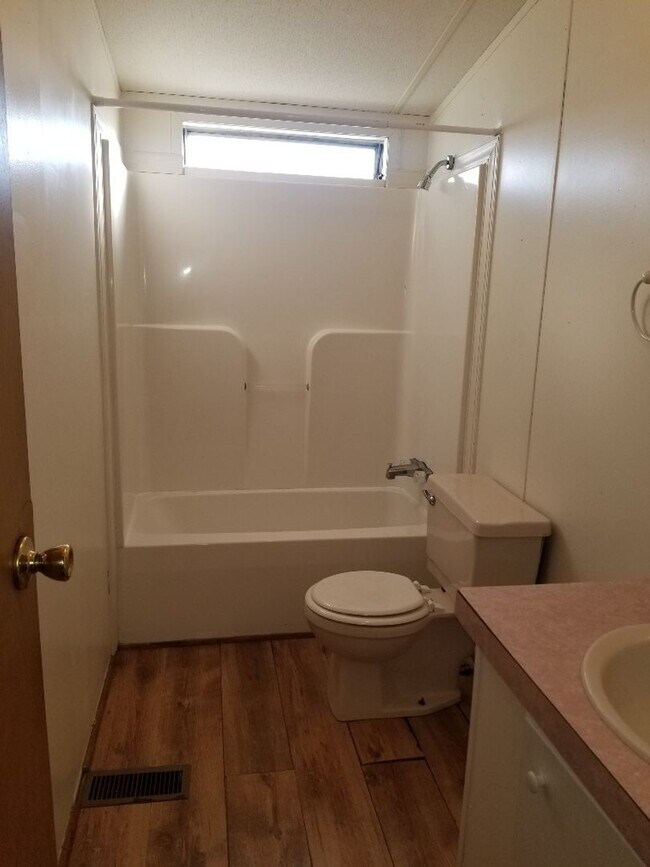 Building Photo - 101 Ann Dr