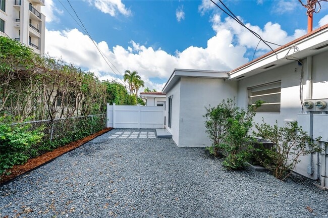 Building Photo - 3091 S Le Jeune Rd