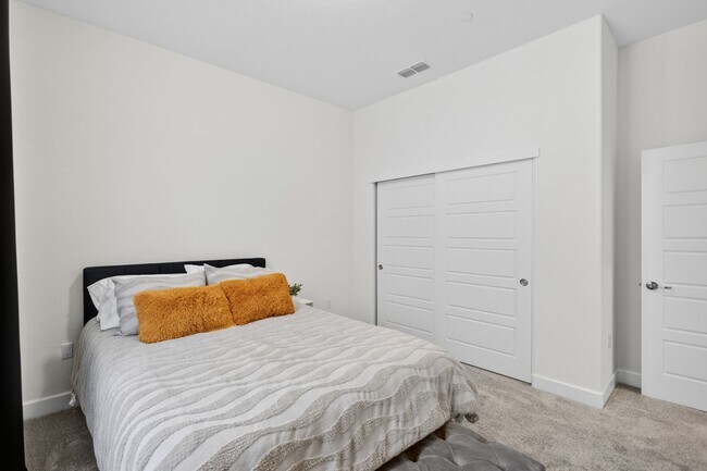 Building Photo - 5685 Sailrock St