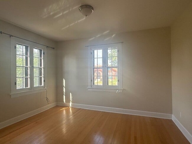 Building Photo - House For Lease