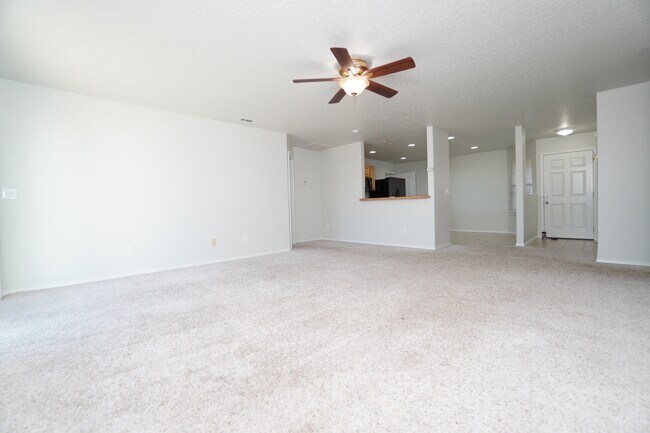 Building Photo - 16274 Silver Creek Ave