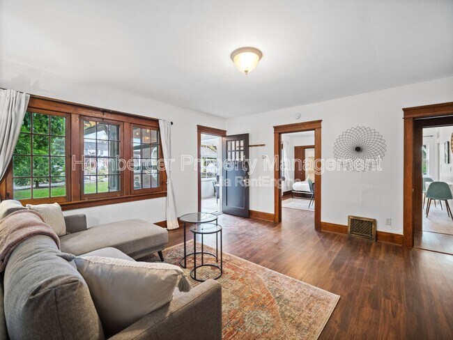 Building Photo - 614 E 18th Ave