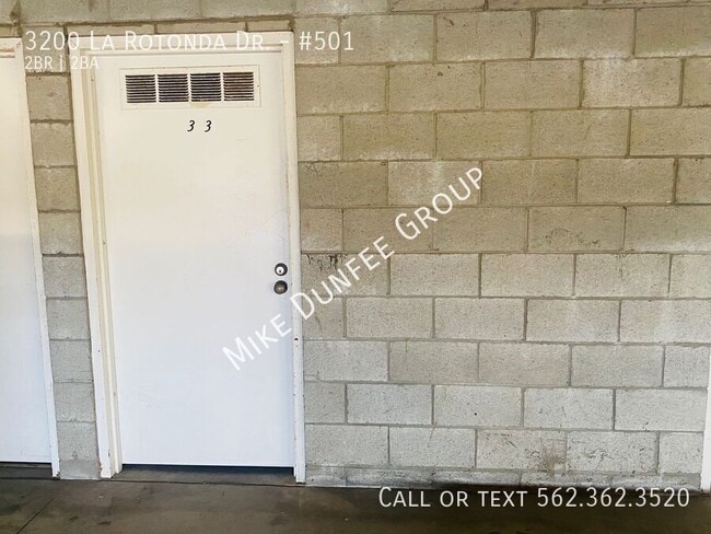 Building Photo - 3200 La Rotonda Dr