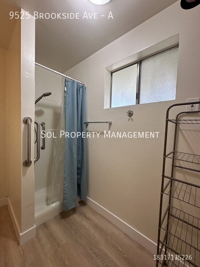 Building Photo - 9525 Brookside Ave