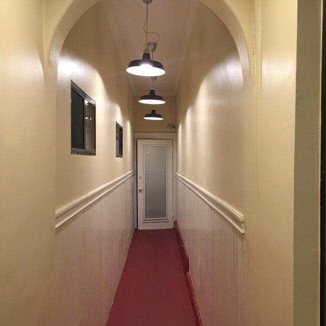 Building Photo - 326 Utah St