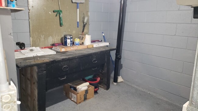 Building Photo - 28833 Groveland St