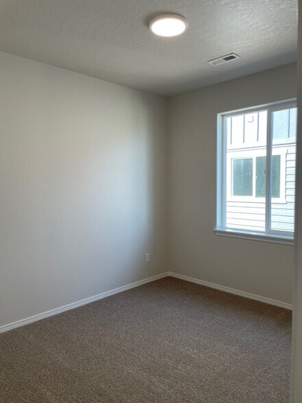 Back Bedroom - 13898 N Apex Way