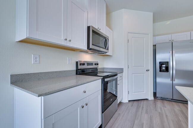 Building Photo - NW 3 Bedroom Townhouse!! Gated Community Pool!! 2 Car Garage!!! No Carpet downstairs.