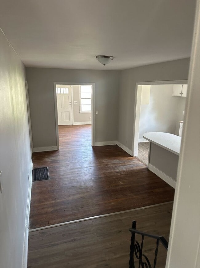 Building Photo - Classic Charm Meets Modern Comfort – 3BR/2BA Home