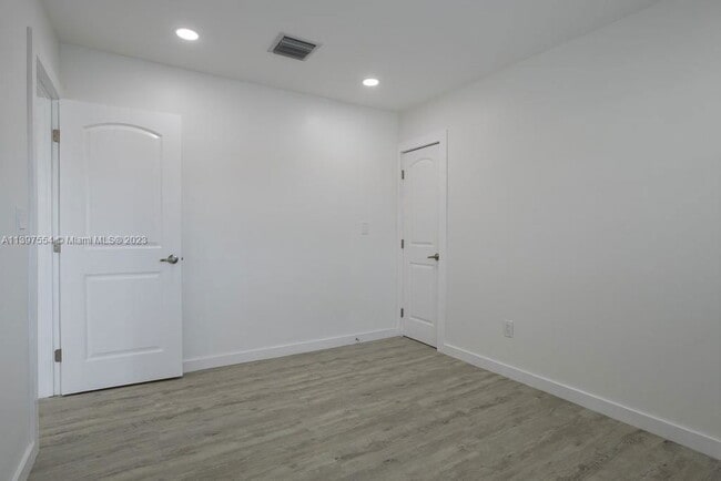 Building Photo - Hope Street, Hollywood, FL 33024 - 4 BR 2 BA Single-Family Home