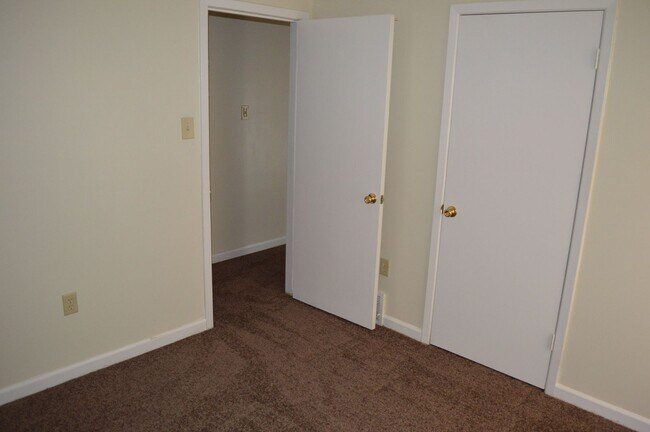 Building Photo - 3856 Jasmine Dr