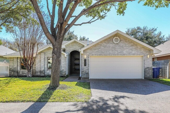 Primary Photo - 503 Pine Sisken St