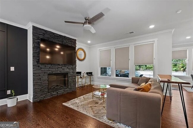 Building Photo - 813 Coleman St SW