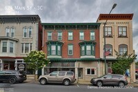 Building Photo - 624 Main St