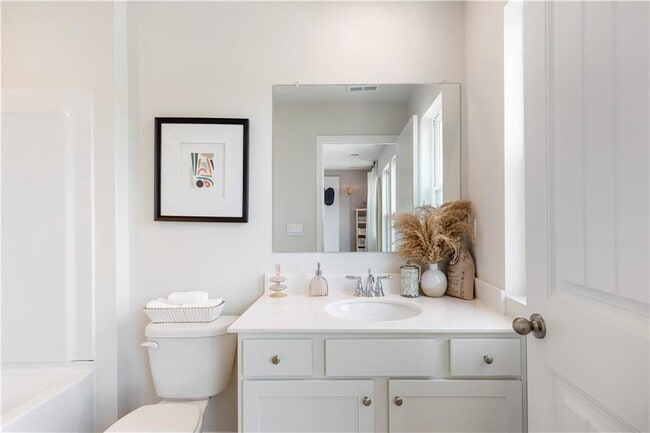 Building Photo - 3642 S Fulton Ave