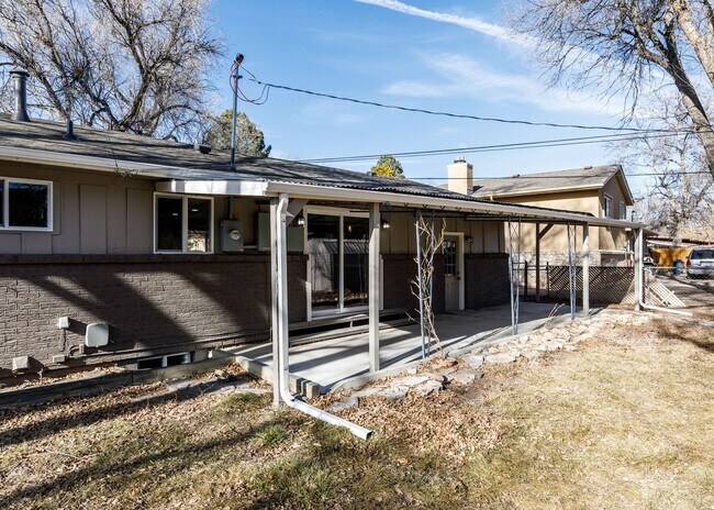 Building Photo - Newly Remodeled 5 Bed Home with Huge Yard