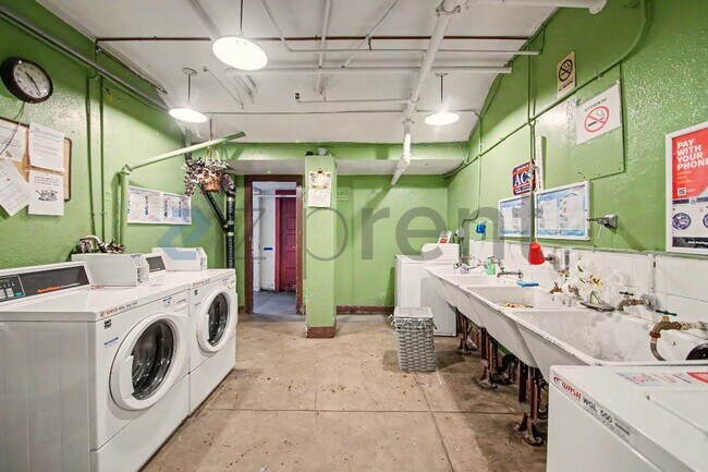 Building Photo - Unit 120