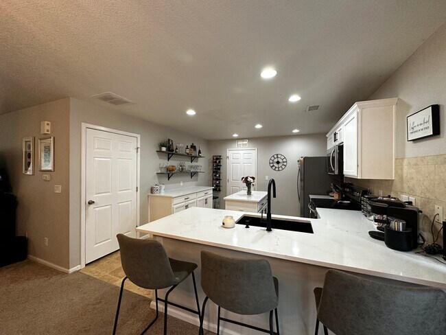 Kitchen - 1918 Hogan Ct