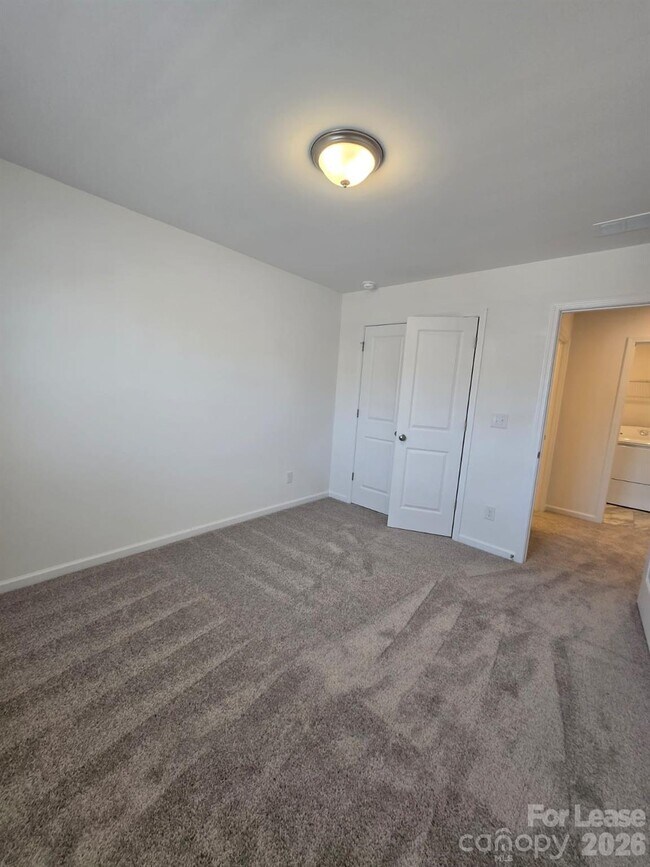 Building Photo - 774 Kitfox Dr NW