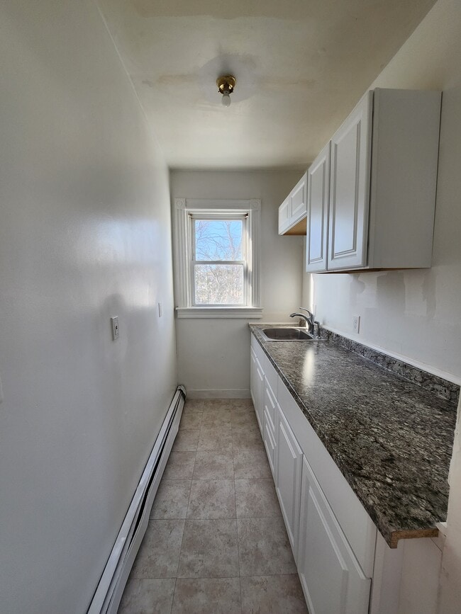 Building Photo - 366 Douglas Ave