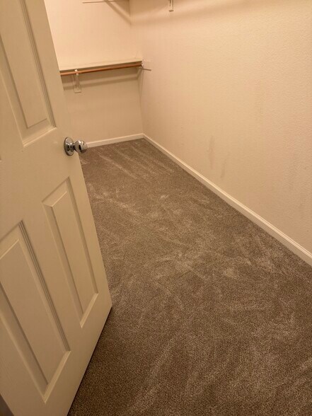 Master Closet - 3209 Burlwood Ct