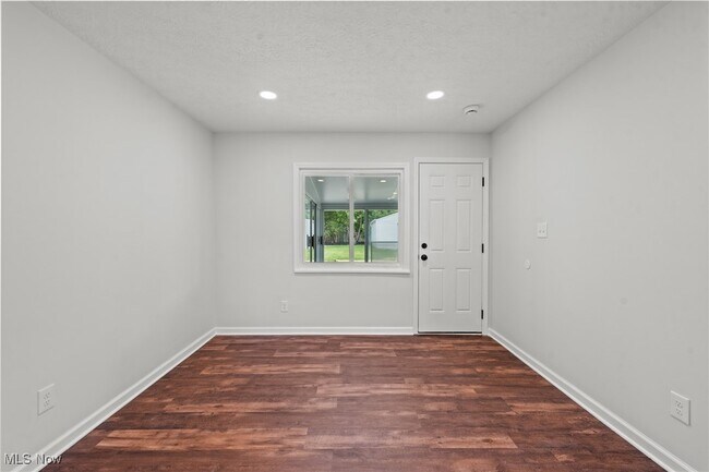 Building Photo - 1539 Longwood Rd