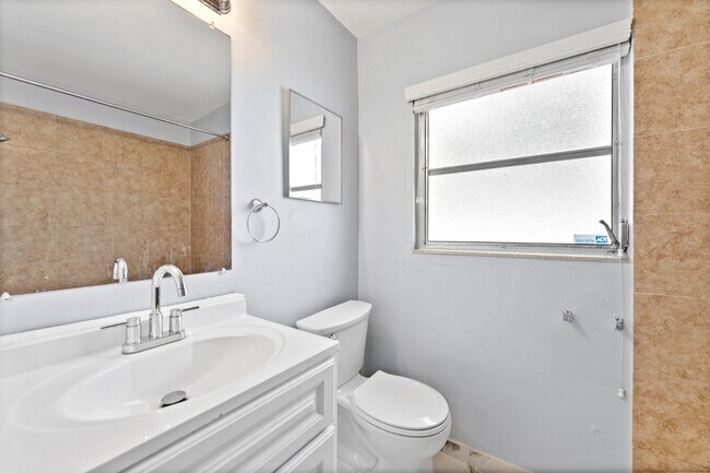 Building Photo - Stunning 3 BR/2 BA home in Heart of St. Pete!