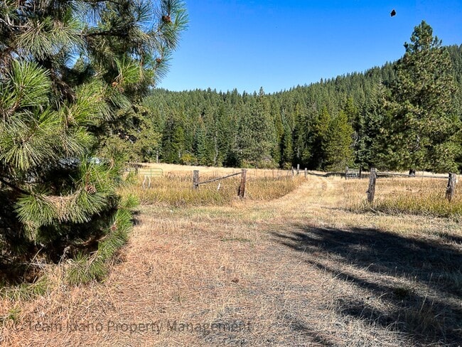 Building Photo - 2001 Manufactured Home on 160 Acre Farm ne...