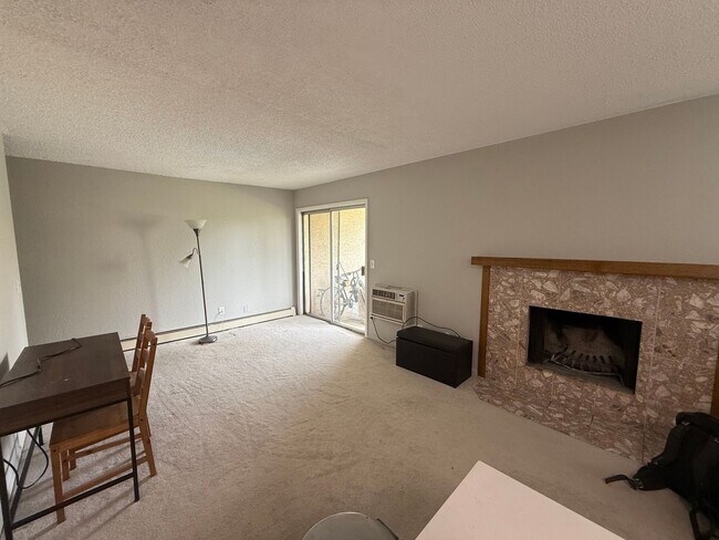 Building Photo - Modern 1-Bed, 1-Bath Condo in Prime Boulde...