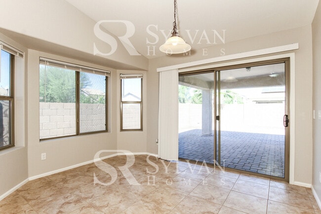 Building Photo - Pretty 4BR 2BA Home
