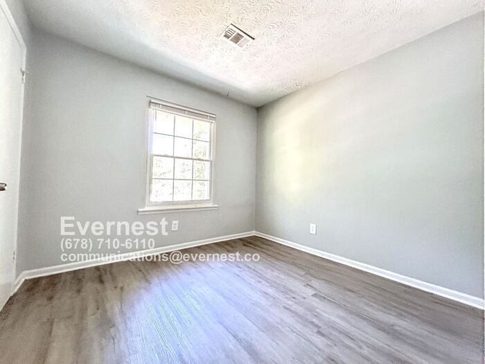 Building Photo - 416 Plainville Dr SW