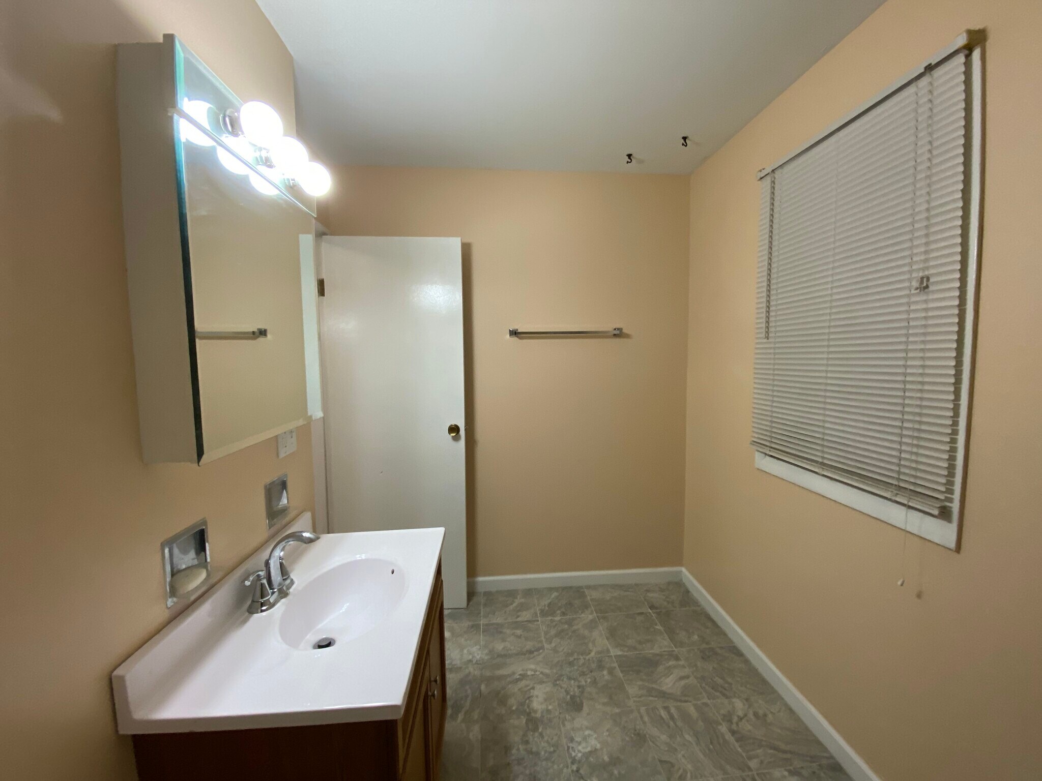 Building Photo - 519 Racine Ln