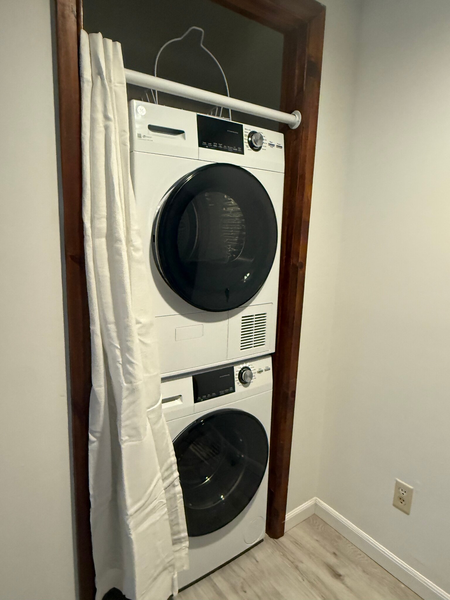 Building Photo - 1049 Danby Rd