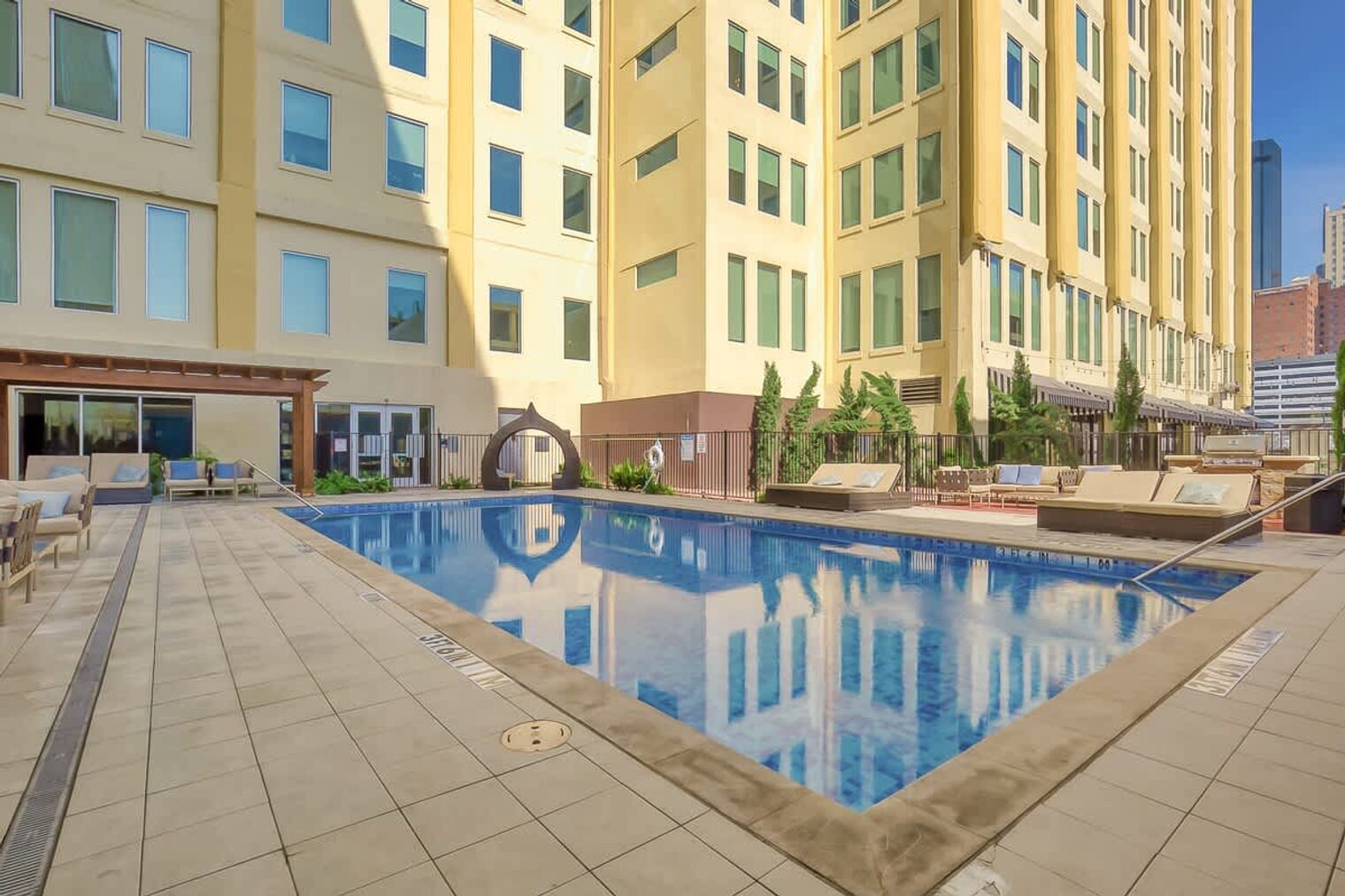 Building Photo - 500 S Ervay St