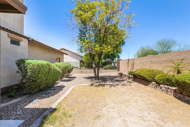 Building Photo - 8944 W Grovers Ave