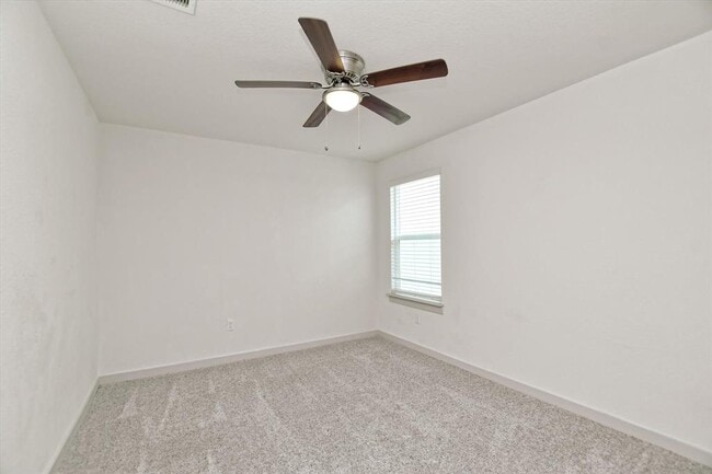 Building Photo - 204 Merrick Rd