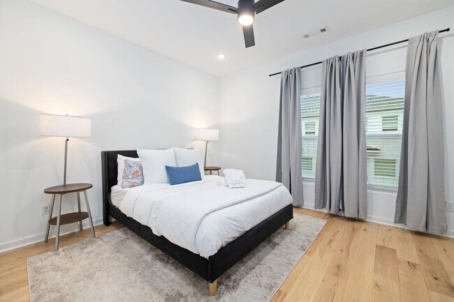 Building Photo - 1632 Neptune St