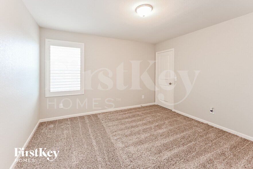 Building Photo - 10080 Pappas Dr