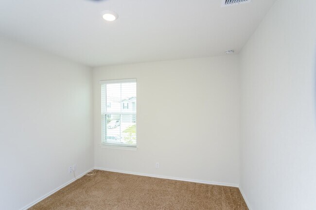 Building Photo - 9807 Spotted Rose