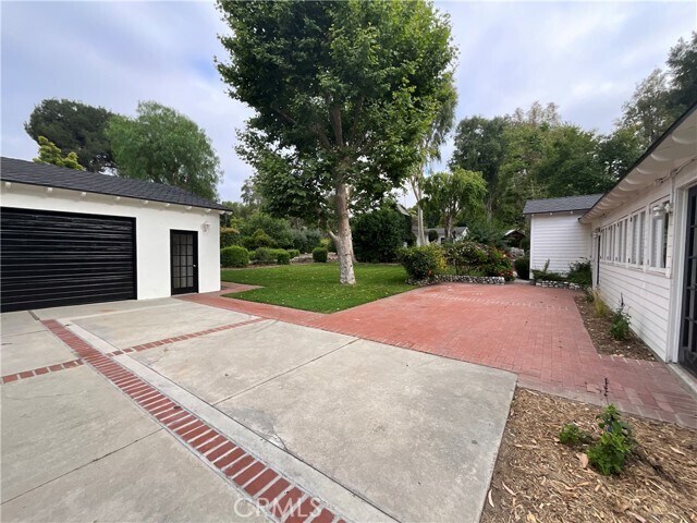 Building Photo - 2029 Las Palomas Dr