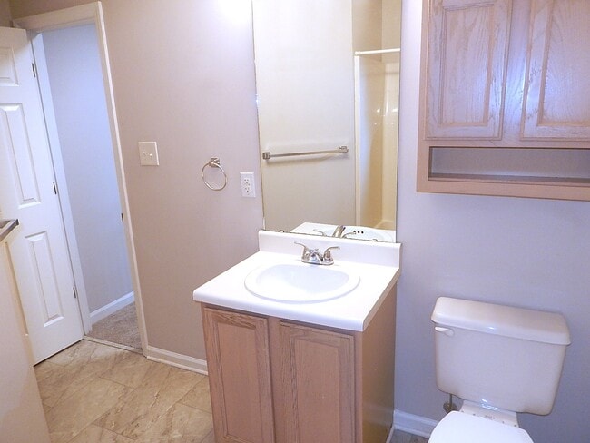 Building Photo - 211 Bridgepath Dr