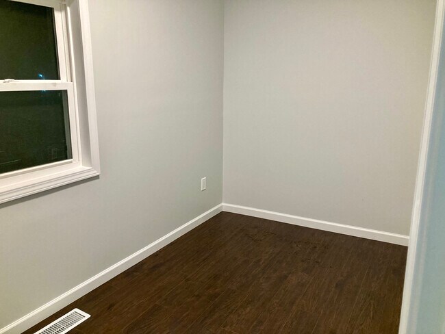 Bed 3 - 708 Lewis Ave