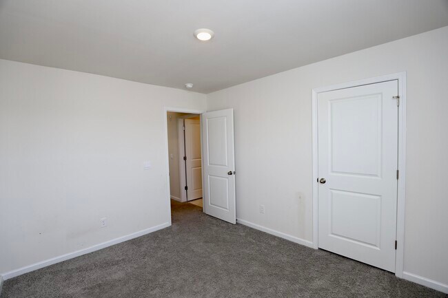 Building Photo - 352 Sandbach Rd