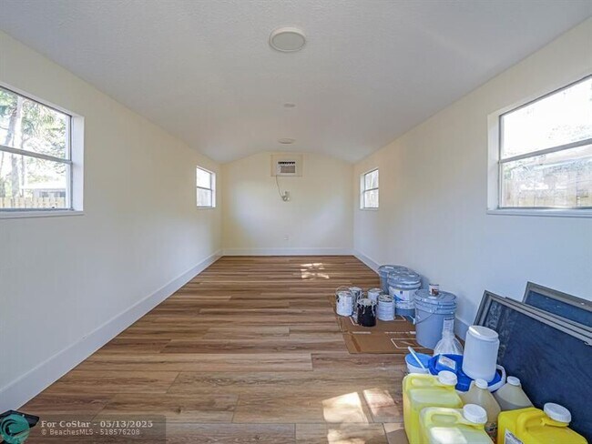 Building Photo - 1845 10th Pl