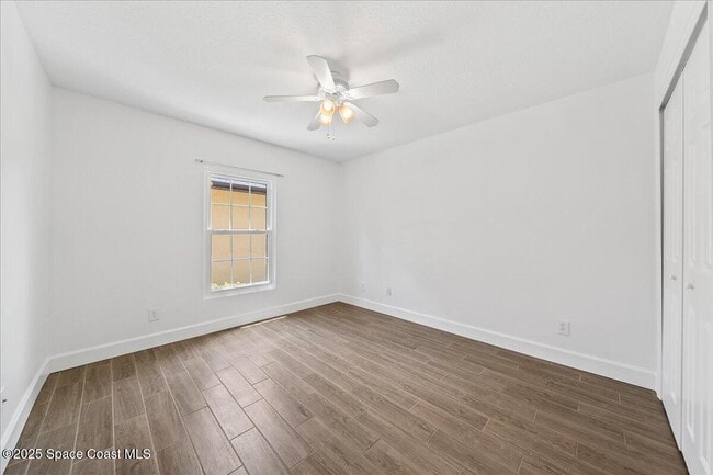 Building Photo - 890 Luminary Cir