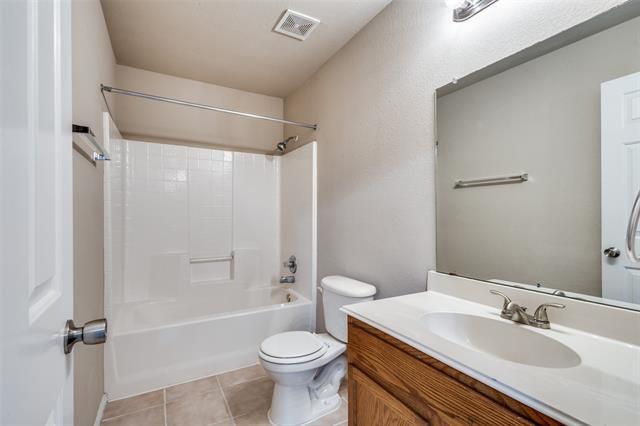 Building Photo - 2033 Meadow View Dr