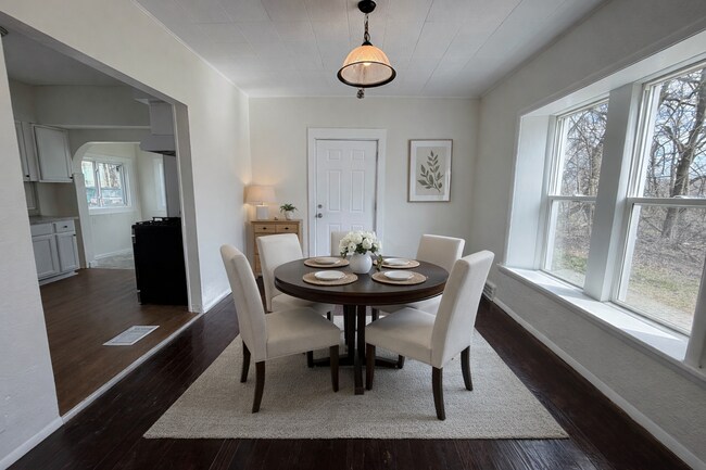 Building Photo - Charming Multi-Level Akron Home with Huge Living Room & Updated Siding